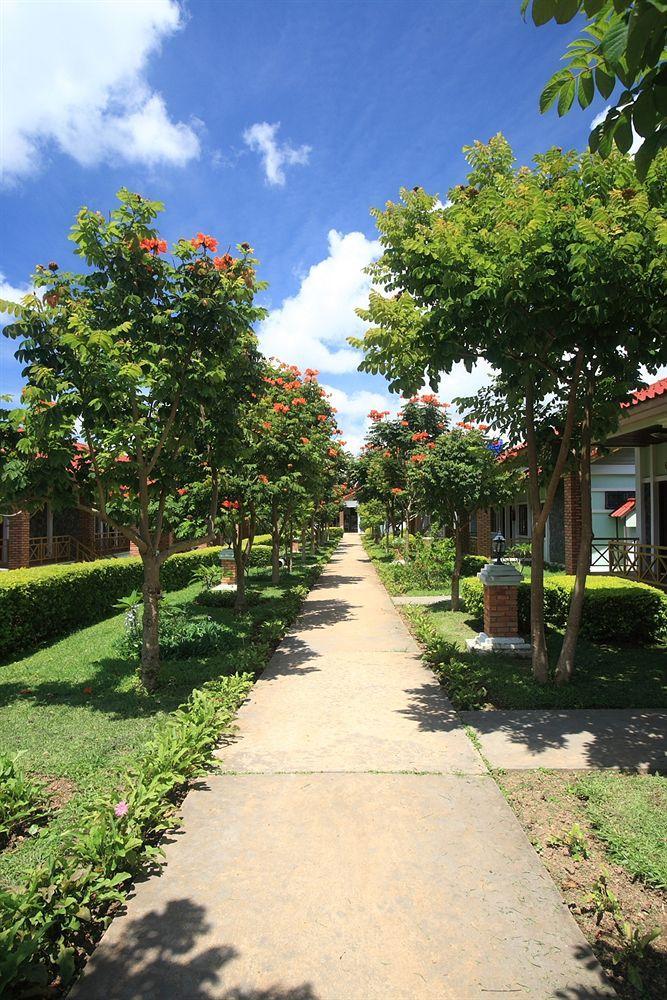 โรงแรมวันสนา เพลน ออฟ จาร์ เมืองโพนสะหวัน ภายนอก รูปภาพ