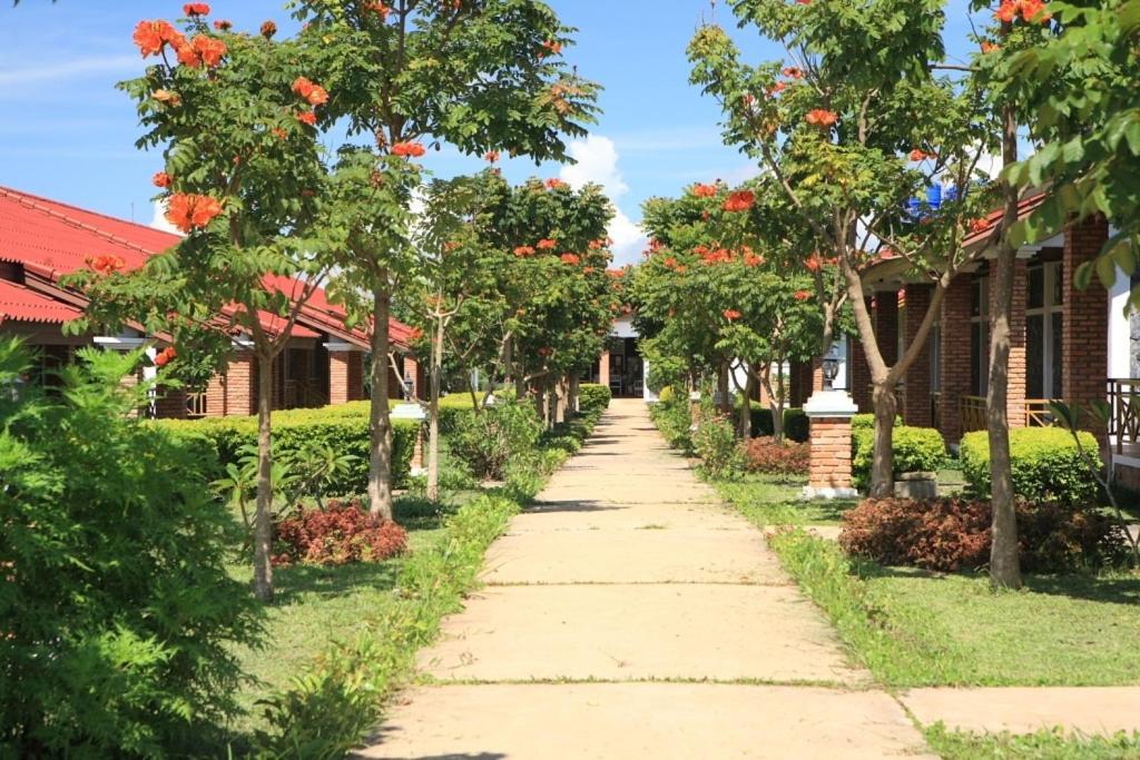 โรงแรมวันสนา เพลน ออฟ จาร์ เมืองโพนสะหวัน ภายนอก รูปภาพ