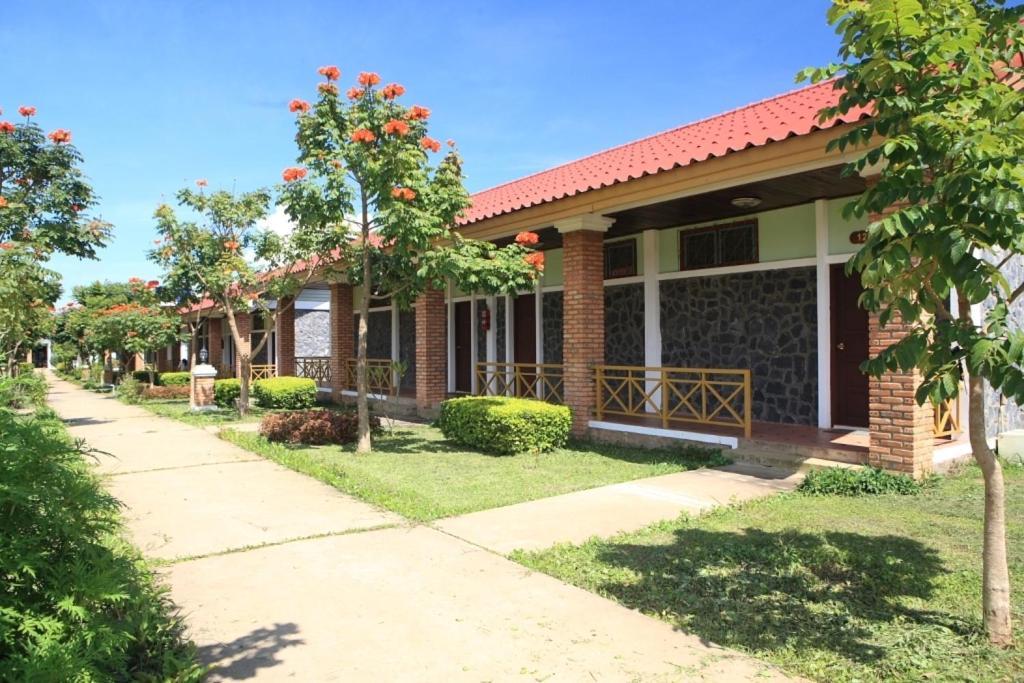 โรงแรมวันสนา เพลน ออฟ จาร์ เมืองโพนสะหวัน ภายนอก รูปภาพ