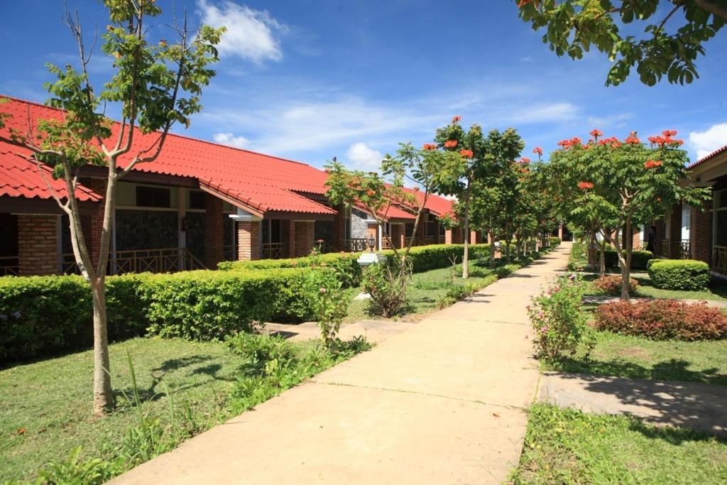 โรงแรมวันสนา เพลน ออฟ จาร์ เมืองโพนสะหวัน ภายนอก รูปภาพ