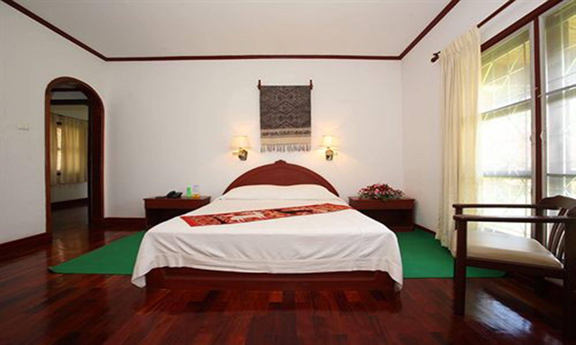 โรงแรมวันสนา เพลน ออฟ จาร์ เมืองโพนสะหวัน ภายนอก รูปภาพ