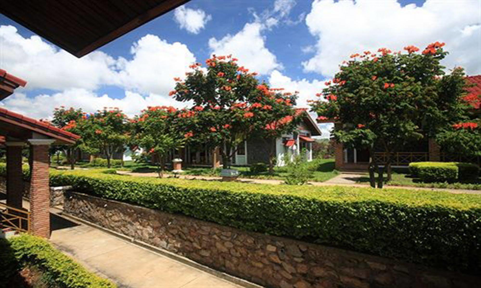 โรงแรมวันสนา เพลน ออฟ จาร์ เมืองโพนสะหวัน ภายนอก รูปภาพ