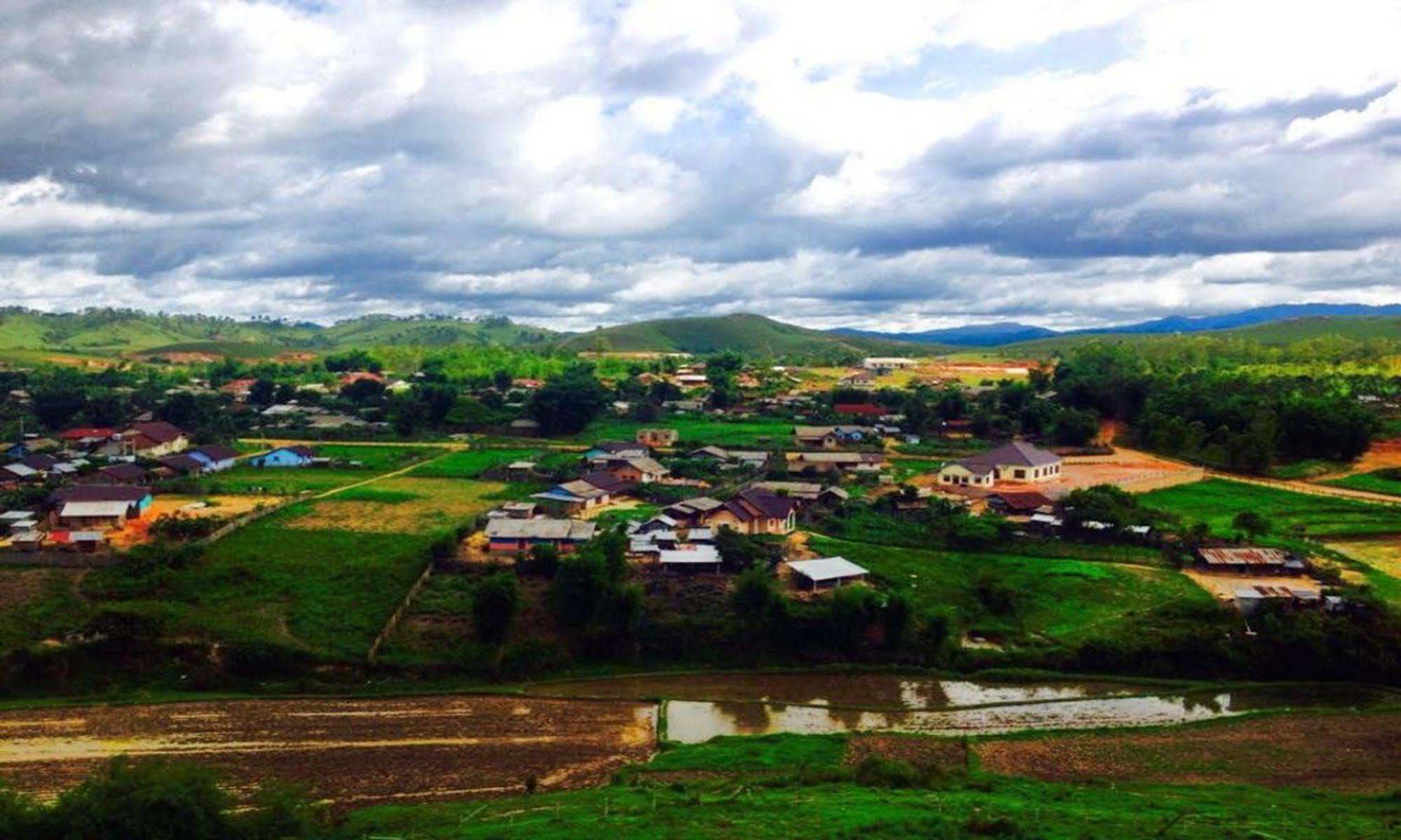 โรงแรมวันสนา เพลน ออฟ จาร์ เมืองโพนสะหวัน ภายนอก รูปภาพ